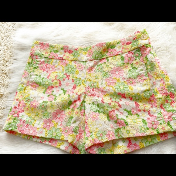 Lily Pulitzer Sloane Eyelet Floral Lace Shorts 2 - Picture 4 of 8